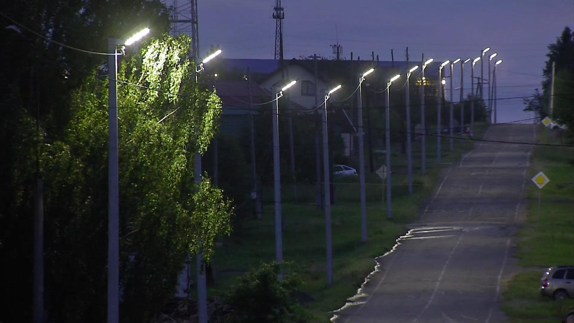 В Новом поселке стало светлее. Построено 5 километров линий освещения в  частном секторе Серова | Серовское городское телевидение